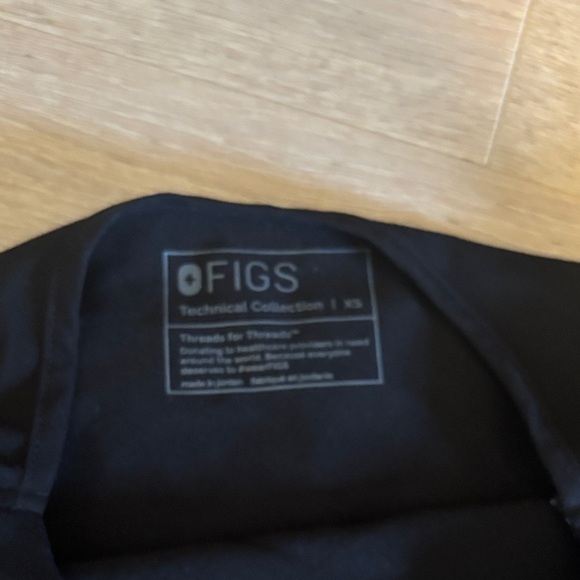 FIGS Black Scrub Top Tunic XS - Picture 3 of 4